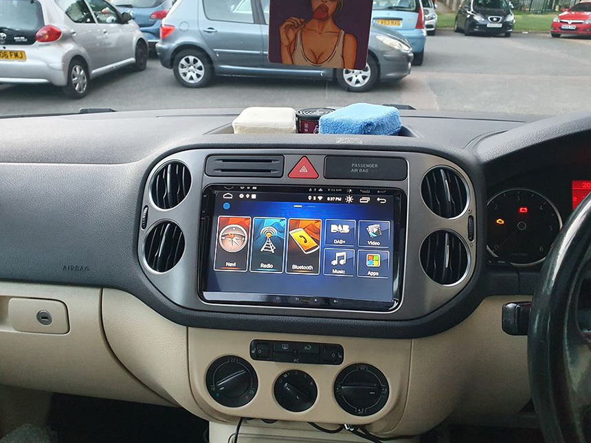 Eonon Volkswagen SEAT SKODA Android 10 Head Unit 9 Inch IPS Full Touchscreen Car GPS Navigation Radio with Built-in Apple Car Auto Play Built-in DSP